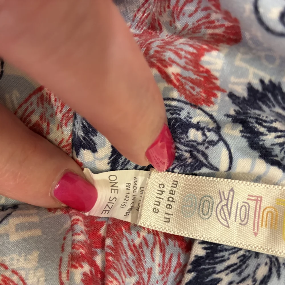 LuLaRoe Red and Blue Leaf Pattern Leggings - Picture 3 of 4